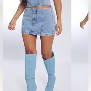 NWT Pretty Little Thing light wash denim mini skirt Sz 6 Petite
